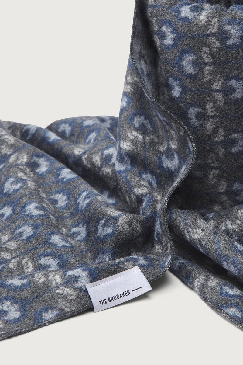 The Scarf Flores Azul y Gris-zoom-