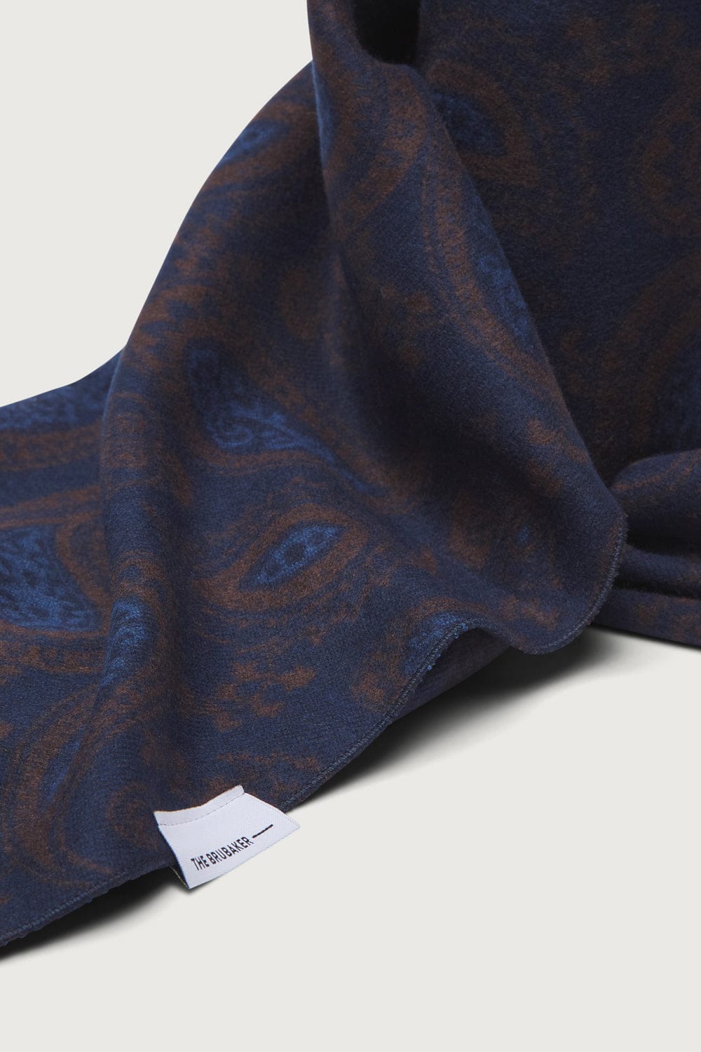 The Scarf Paisley Azul y Marron-zoom-3