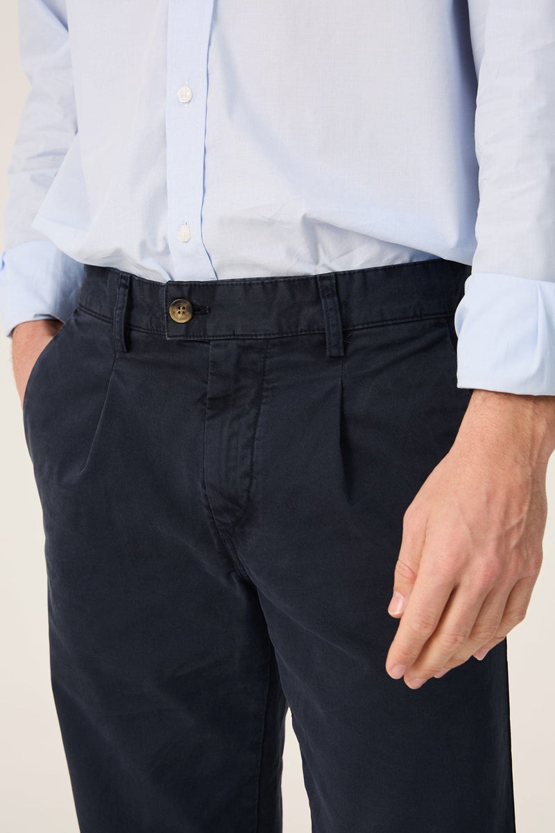 The Chino Pinza Azul Marino-zoom-