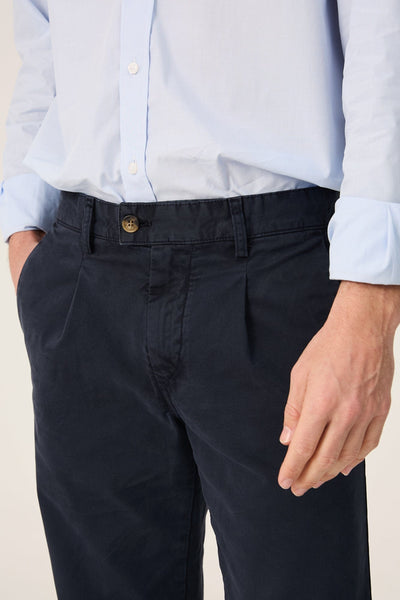 The Chino Pinza Azul Marino
