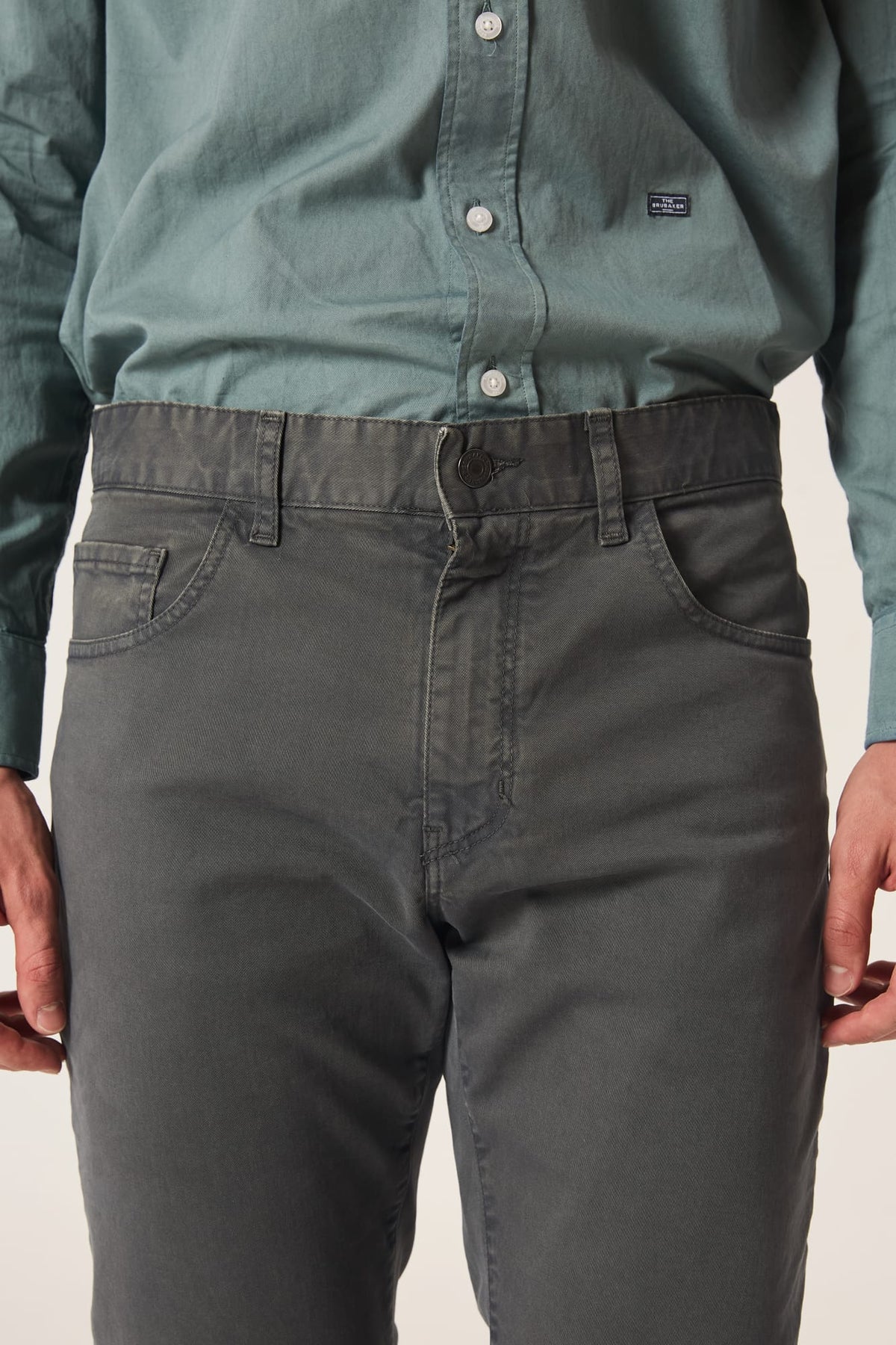 The 5 Pocket Gris Buitrago-zoom-2