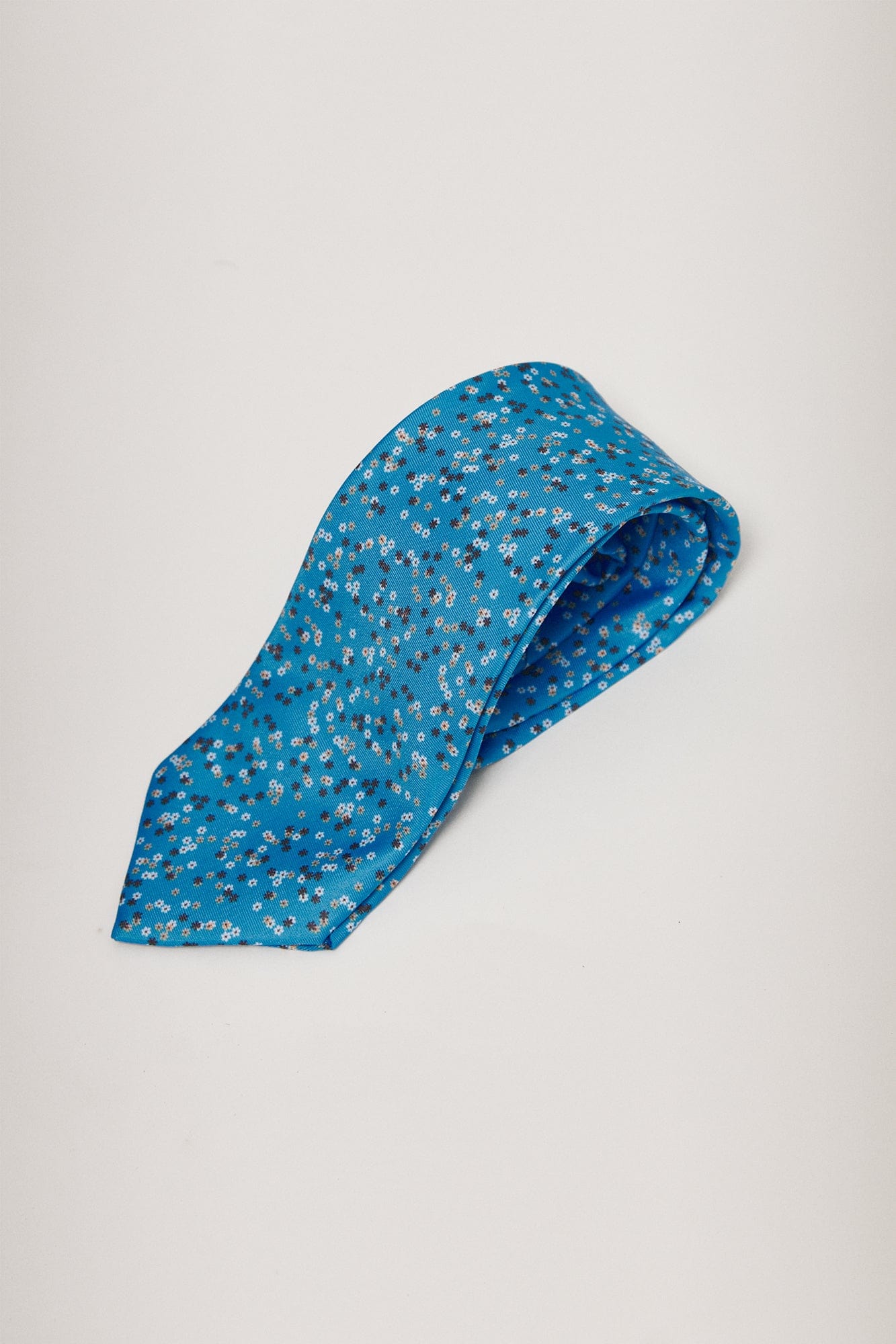 The Silk Tie Flor Fondo Celeste-1