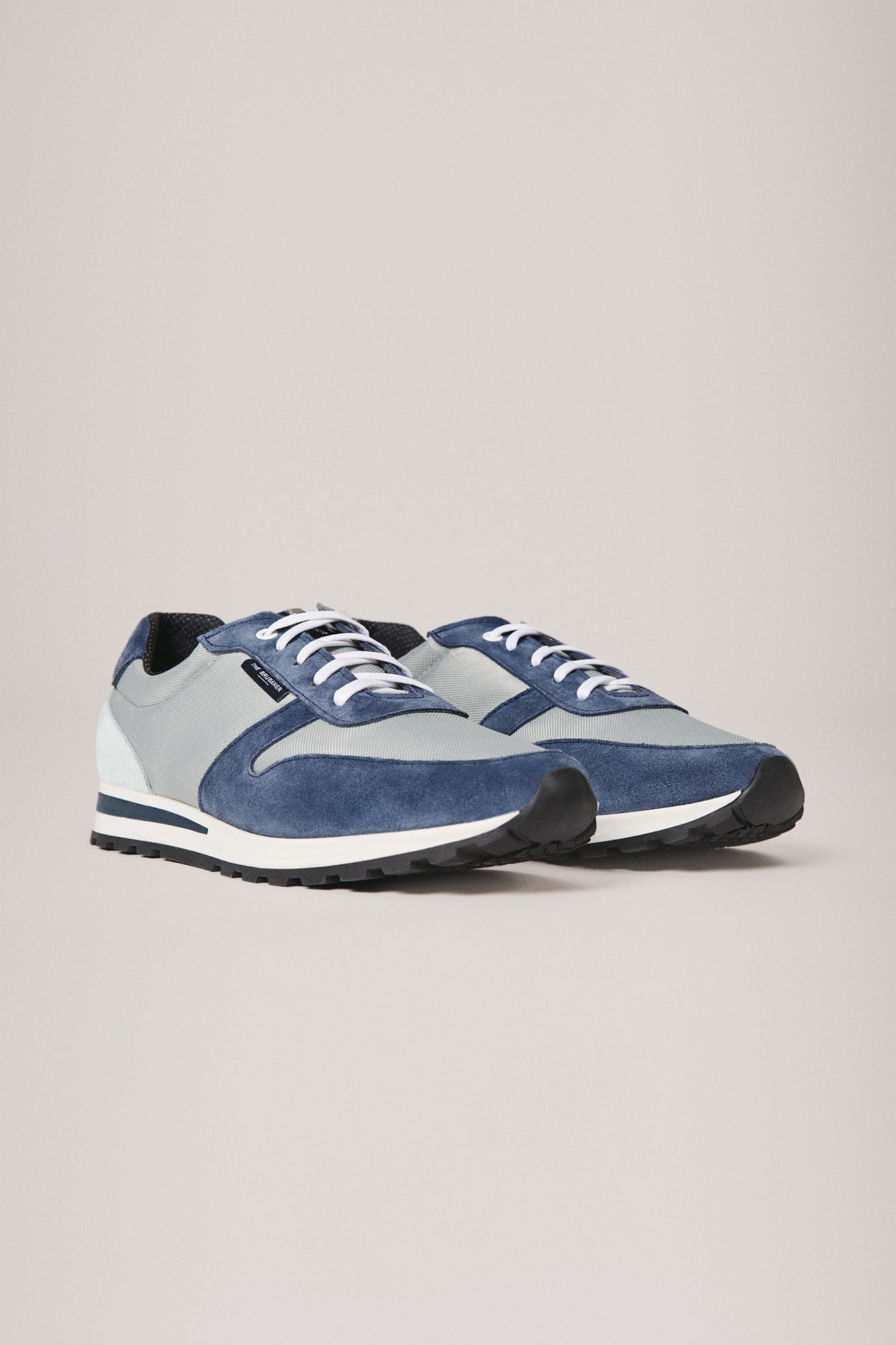 The Sneakers Gris y Azul