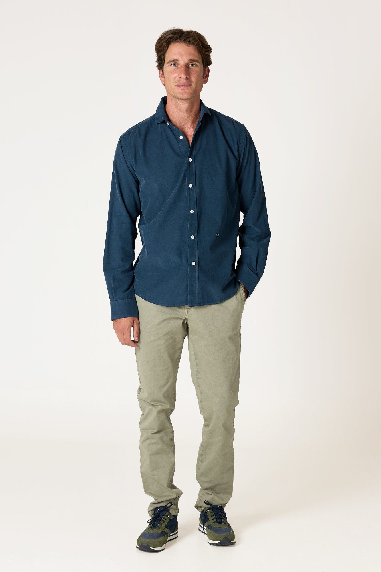 The Micropana Camisa Azul Marino